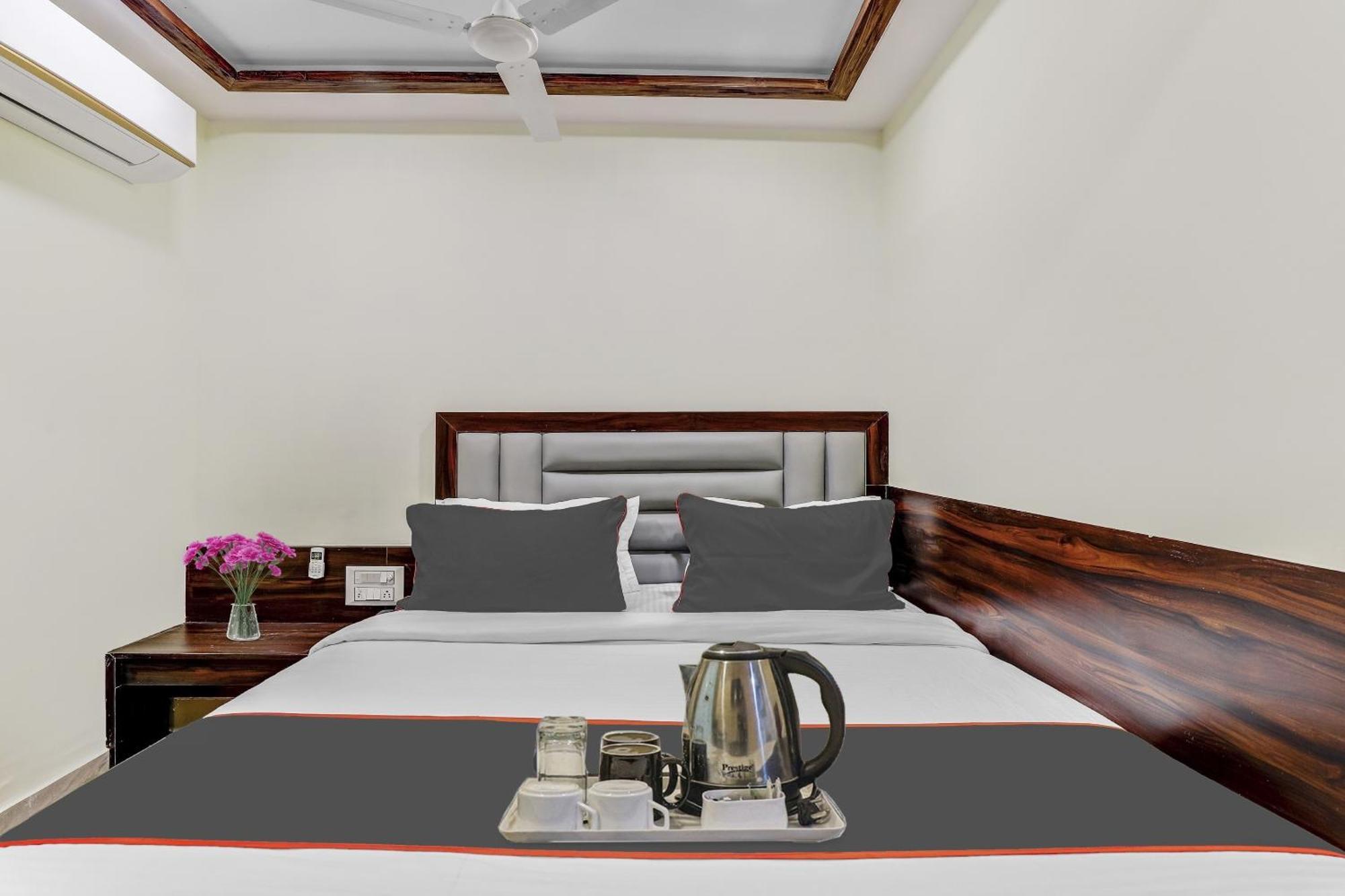 Collection O Laxmi Kuber Hotel Utran Exterior foto