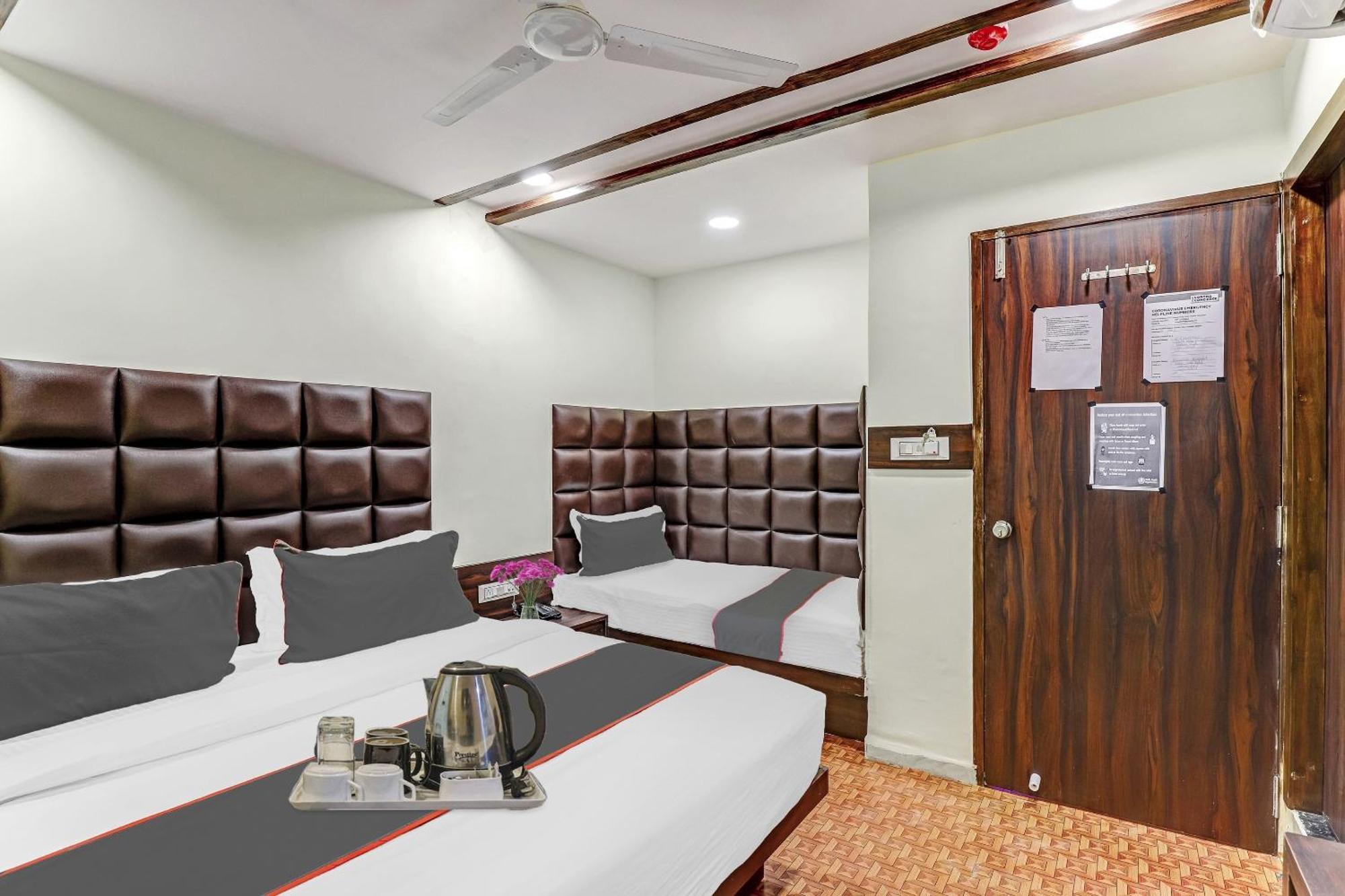 Collection O Laxmi Kuber Hotel Utran Exterior foto